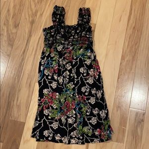 Beautiful floral dress w/ smocking Sz 7/8.Stretchy